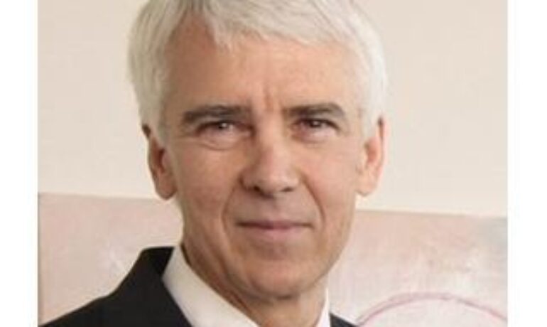 Robert J Vanden Bos