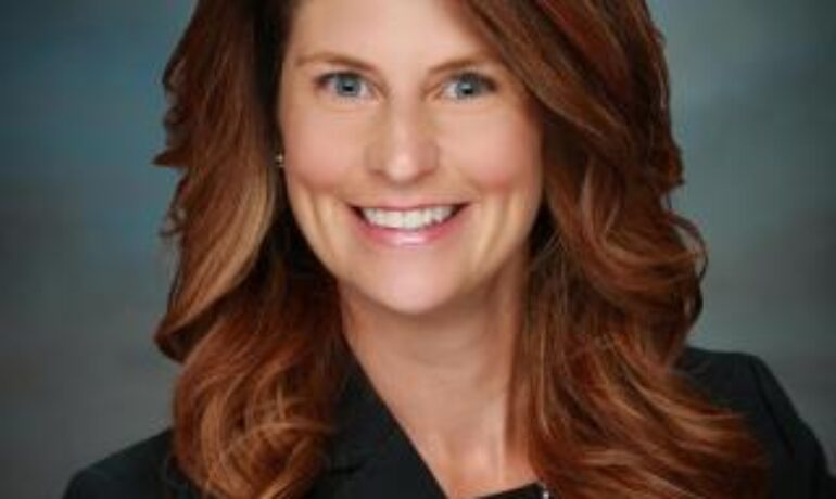 Carrie Cravatta