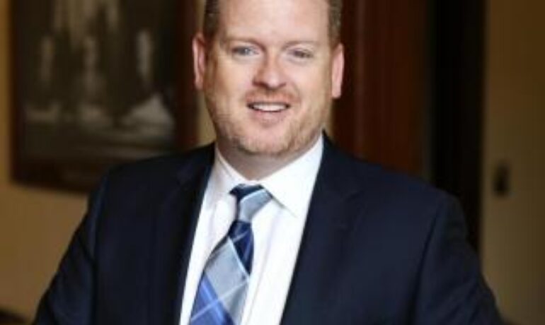 Robert E Gordon