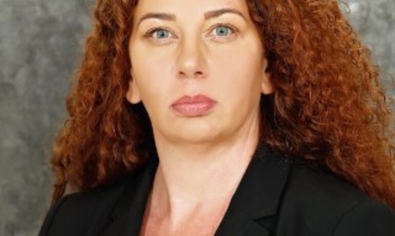 Shawna M Woods
