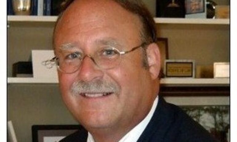 Robert Mues Esq